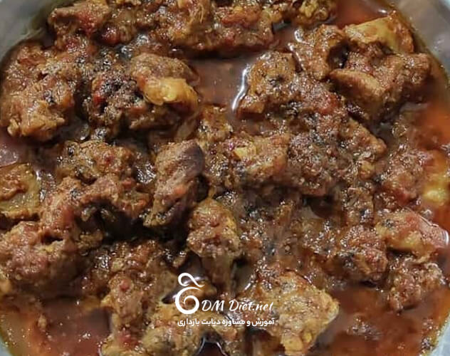 آب گوشت قیمه نثار باید غلیظ و سس مانند شود